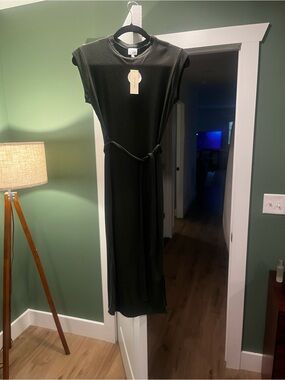 Francesca's Collections Olive Green Cap-Sleeve Midi Dress with Tie Waist
